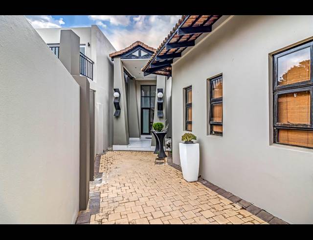 5 BEDROOM HOUSE FOR SALE IN DAINFERN VALLEY ESTATE